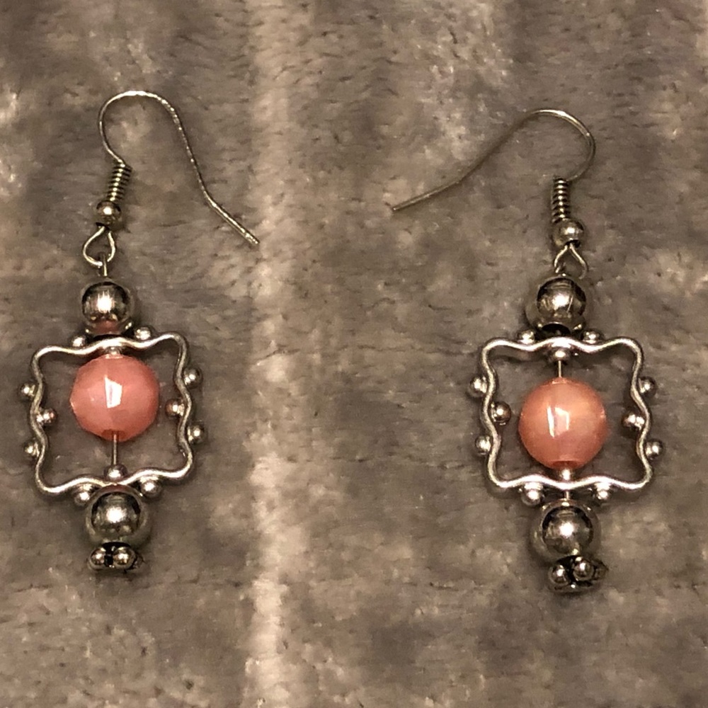 ♥️ Silver Tone Square Pink Beaded Earrings